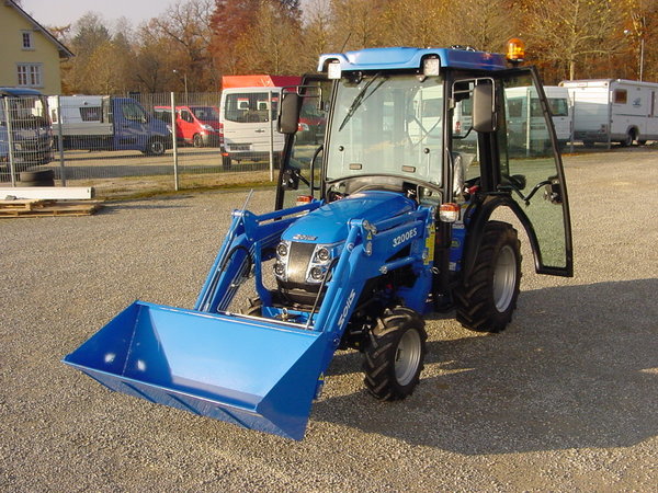 SOLIS Traktor 26 Blau FL Cab