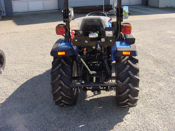 SOLIS Traktor 26 HST blau